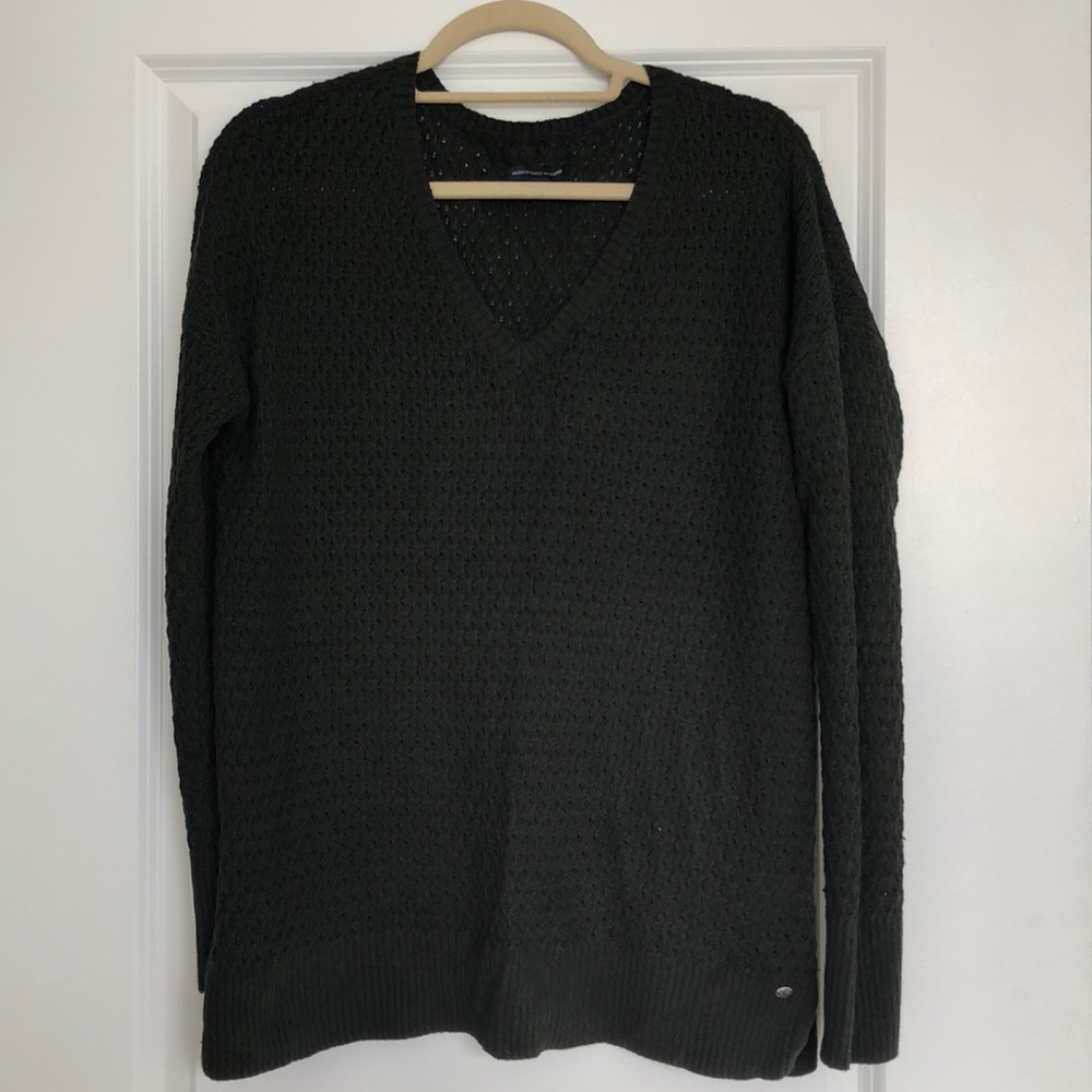 NWOT American Eagle v-neck sweater